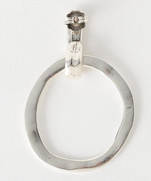 BEAUTY&YOUTH UNITED ARROWS（ビューティーアンドユースユナイテッドアローズ）の「＜VELATTI＞サークルピアス ο（ピアス（両耳用）・レディース・シルバー・FREE）」の4枚目の写真