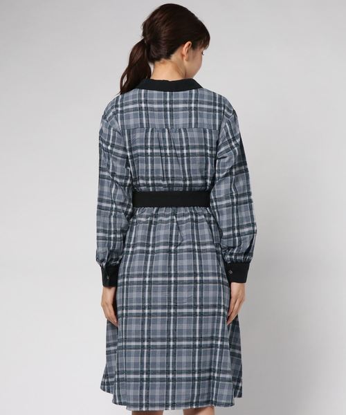 axes femme（アクシーズファム）の「モールチェック柄シャツワンピース（ワンピース・レディース・ネイビー/ブラウン・MEDIUM）」の4枚目の写真