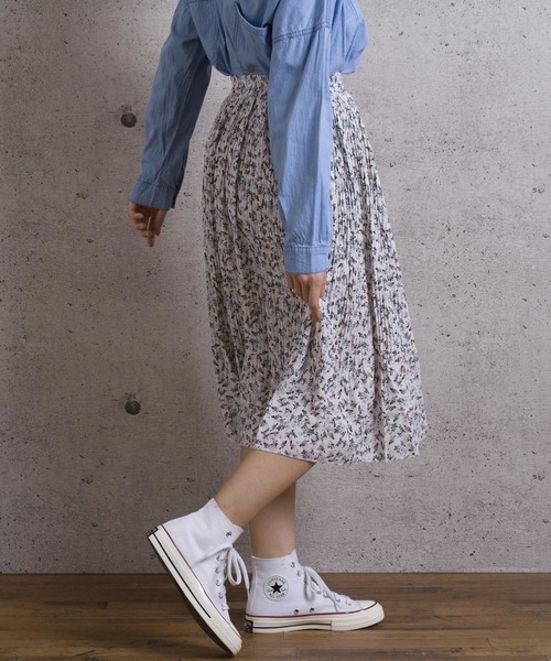 LUGG NAGG(ラグナグ)の「【Jewelobe/ ジュエローブ】 リトルフラワープリーツスカート(スカート・レディース・ブラック/ベージュ/グレー/オフホワイト・FREE)」の1枚目の写真