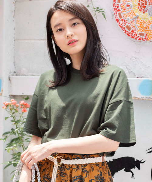 WEGO（ウィゴー）の「WEGO/USAコットンUネックTシャツ（Tシャツ/カットソー・レディース・ブラック/ベージュ/ピンク/ホワイト/パープル/ブルー/ライトベージュ/パープル系その他/グリーン/マスタード・MEDIUM/LARGE/SMALL）」の5枚目の写真