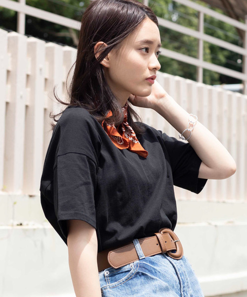 WEGO（ウィゴー）の「WEGO/USAコットンUネックTシャツ（Tシャツ/カットソー・レディース・ブラック/ベージュ/ピンク/ホワイト/パープル/ブルー/ライトベージュ/パープル系その他/グリーン/マスタード・MEDIUM/LARGE/SMALL）」の3枚目の写真