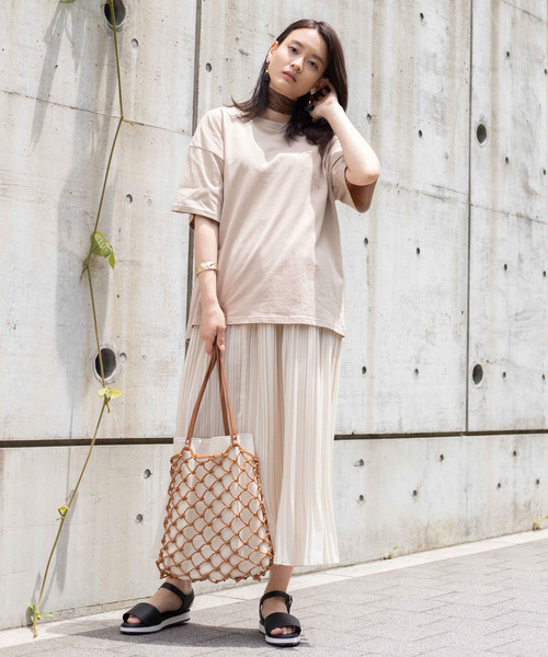 WEGO（ウィゴー）の「WEGO/USAコットンUネックTシャツ（Tシャツ/カットソー・レディース・ブラック/ベージュ/ピンク/ホワイト/パープル/ブルー/ライトベージュ/パープル系その他/グリーン/マスタード・MEDIUM/LARGE/SMALL）」の19枚目の写真