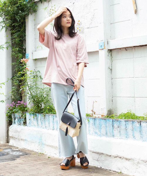 WEGO（ウィゴー）の「WEGO/USAコットンUネックTシャツ（Tシャツ/カットソー・レディース・ブラック/ベージュ/ピンク/ホワイト/パープル/ブルー/ライトベージュ/パープル系その他/グリーン/マスタード・MEDIUM/LARGE/SMALL）」の13枚目の写真