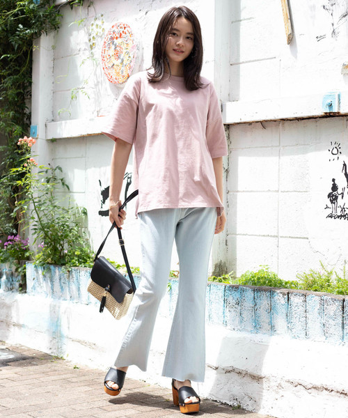 WEGO（ウィゴー）の「WEGO/USAコットンUネックTシャツ（Tシャツ/カットソー・レディース・ブラック/ベージュ/ピンク/ホワイト/パープル/ブルー/ライトベージュ/パープル系その他/グリーン/マスタード・MEDIUM/LARGE/SMALL）」の11枚目の写真