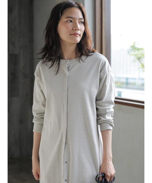 AMERICAN HOLIC（アメリカンホリック）の「ラウンドヘムリブフロントボタンカーディガン　＊（カーディガン/ボレロ・レディース・チャコールグレー/ライトグレー/ブラック/ベージュ・M/L）」の13枚目の写真