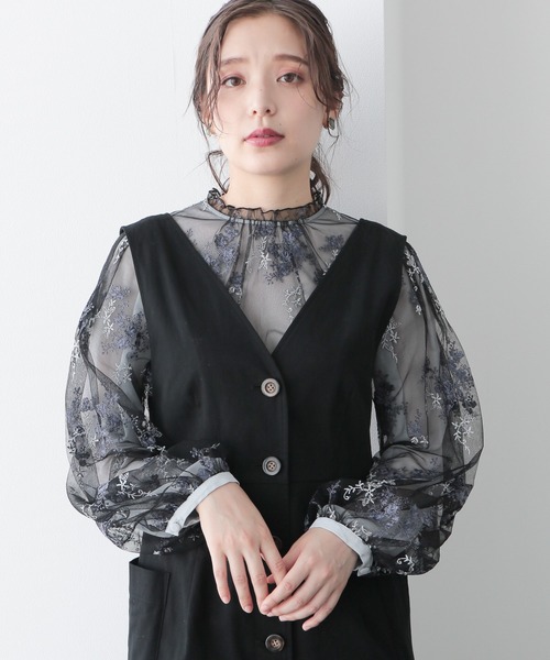 フローラル刺繍ロングスリーブブラウス ミスティウーマン フローラル刺繍ロングスリーブブラウス - メルカリ