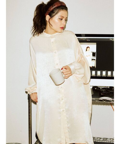 jouetie（ジュエティ）の「ノーカラービッグシャツ（シャツ/ブラウス・レディース・アイボリー/ブラック/グリーン/その他1・MEDIUM）」の2枚目の写真