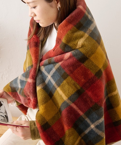 BIRTHDAY BAR（バースデイバー）の「チェックファー 2WAY ブランケット  ポンチョ（ブランケット・レディース・グリーン/レッド/イエロー/ブラウン/グレー・フリー）」の13枚目の写真