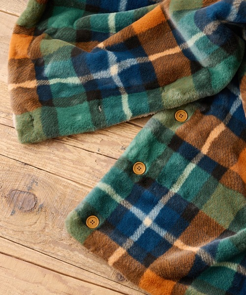 BIRTHDAY BAR（バースデイバー）の「チェックファー 2WAY ブランケット  ポンチョ（ブランケット・レディース・グリーン/レッド/イエロー/ブラウン/グレー・フリー）」の18枚目の写真