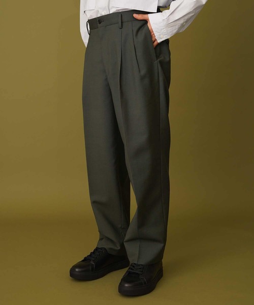 markaware（マーカウェア）の「【MARKAWARE】2TUCK COCOON FIT（スラックス・メンズ・ベージュ/グリーン・1/2）」の2枚目の写真