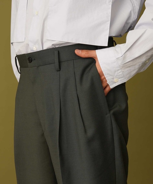 markaware（マーカウェア）の「【MARKAWARE】2TUCK COCOON FIT（スラックス・メンズ・ベージュ/グリーン・1/2）」の6枚目の写真