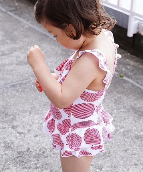 quoti use fith（クゥオティ　ユース　フィス）の「リンゴ柄 ガールズワンピース（水着・キッズ・ブルー/レッド/ブラック・110/90/130/100/120/80）」の7枚目の写真