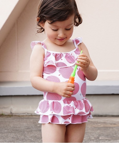 quoti use fith（クゥオティ　ユース　フィス）の「リンゴ柄 ガールズワンピース（水着・キッズ・ブルー/レッド/ブラック・110/90/130/100/120/80）」の6枚目の写真