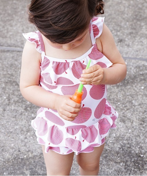 quoti use fith（クゥオティ　ユース　フィス）の「リンゴ柄 ガールズワンピース（水着・キッズ・ブルー/レッド/ブラック・110/90/130/100/120/80）」の5枚目の写真