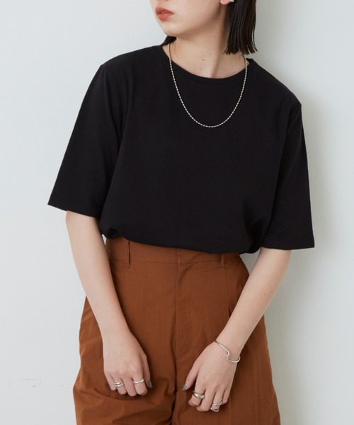 Aunt Marie's(アントマリーズ)の「裾ラウンドスリットビッグTシャツ/AUNT MARIE'S(Tシャツ/カットソー・レディース・ホワイト/チャコールグレー/ブラック・FREE)」の4枚目の写真