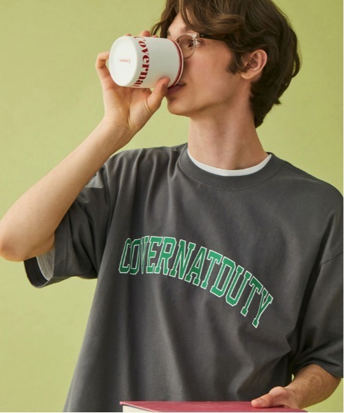 COVERNAT（カバーナット）の「【COVERNAT】SMALL ARCH LOGO DUTY S/S TEE / カバーナット スモール アーチ ロゴ デューティー Tシャツ（Tシャツ/カットソー・メンズ・チャコールグレー/ホワイト/ネイビー/ブルー・MEDIUM/SMALL/X-LARGE/LARGE）」の10枚目の写真
