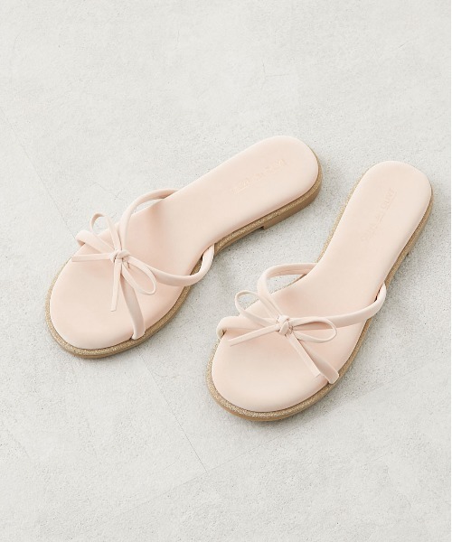 OLIVE des OLIVE（オリーブデオリーブ）の「【WEB限定カラー有】リボンチューブサンダル（サンダル・レディース・シルバー/ピンク/ダークベージュ/ベージュ・LARGE/SMALL/MEDIUM）」の2枚目の写真