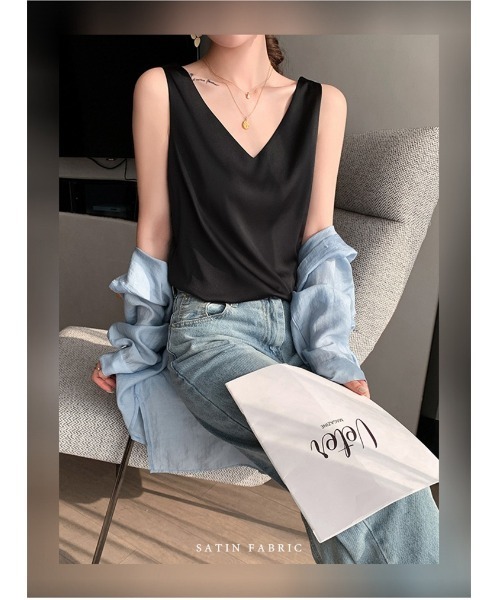Ritzy(リッツィー)の「大人シルエット シンプル Vネックノースリーブ(Tシャツ/カットソー・レディース・ホワイト/ブラック/ベージュ/ライトグリーン/カーキ/ブラウン/グリーン/ネイビー・S/M/L/XL)」の10枚目の写真
