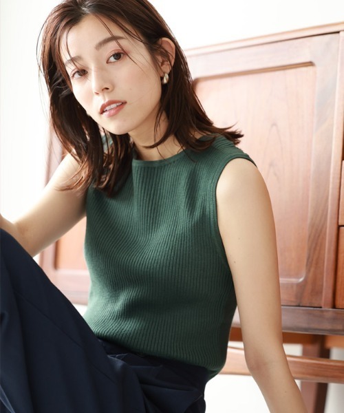 Pierrot（ピエロ）の「ウォッシャブルノースリーブリブニット（ニット/セーター・レディース・アイボリー/ブラック/グレイッシュベージュ/グリーン/ライトパープル/オレンジ・M/L）」の4枚目の写真