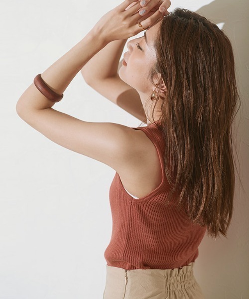 Pierrot（ピエロ）の「ウォッシャブルノースリーブリブニット（ニット/セーター・レディース・アイボリー/ブラック/グレイッシュベージュ/グリーン/ライトパープル/オレンジ・M/L）」の9枚目の写真