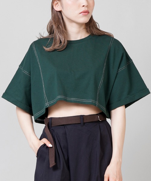 SPINNS（スピンズ）の「【ゆったりシルエット】ステッチデザイン ショート丈Tシャツ（Tシャツ/カットソー・レディース・ベージュ/オフホワイト/オレンジ/グリーン・ONESIZE）」の3枚目の写真