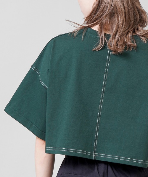 SPINNS（スピンズ）の「【ゆったりシルエット】ステッチデザイン ショート丈Tシャツ（Tシャツ/カットソー・レディース・ベージュ/オフホワイト/オレンジ/グリーン・ONESIZE）」の6枚目の写真