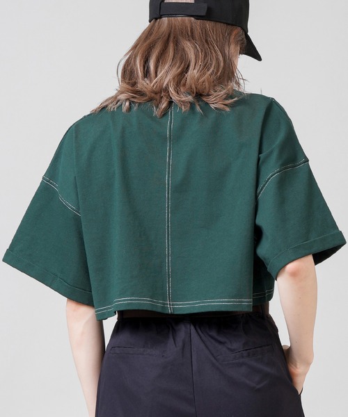 SPINNS（スピンズ）の「【ゆったりシルエット】ステッチデザイン ショート丈Tシャツ（Tシャツ/カットソー・レディース・ベージュ/オフホワイト/オレンジ/グリーン・ONESIZE）」の5枚目の写真