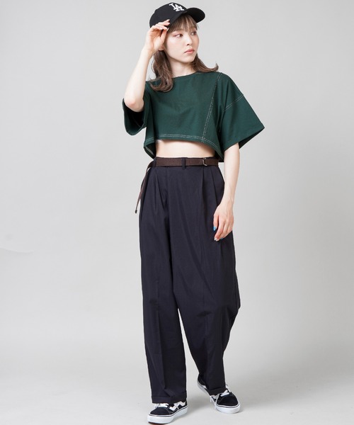 SPINNS（スピンズ）の「【ゆったりシルエット】ステッチデザイン ショート丈Tシャツ（Tシャツ/カットソー・レディース・ベージュ/オフホワイト/オレンジ/グリーン・ONESIZE）」の7枚目の写真