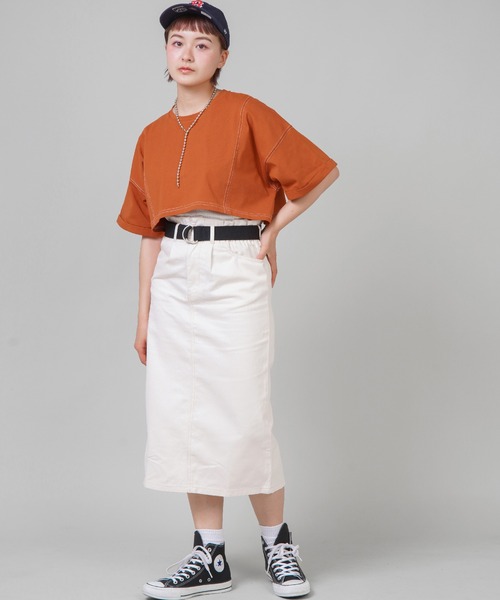 SPINNS（スピンズ）の「【ゆったりシルエット】ステッチデザイン ショート丈Tシャツ（Tシャツ/カットソー・レディース・ベージュ/オフホワイト/オレンジ/グリーン・ONESIZE）」の8枚目の写真