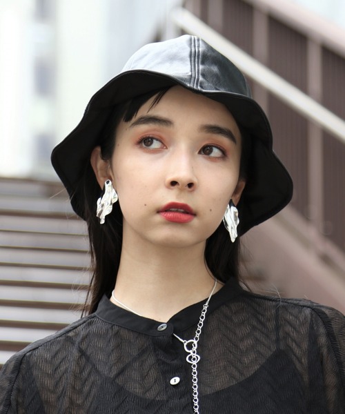 HARE（ハレ）の「リバーシブルレザーチューリップハット(HARE)（ハット・レディース・ブラック・FREE）」の2枚目の写真