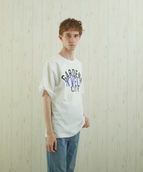 TONE SELECT WEAR(トーンセレクトウェア)の「【TONE BY AS】カレッジプリントTEE(BL)(Tシャツ/カットソー・メンズ・ホワイト/ブルー/スミクロ・MEDIUM/LARGE)」の7枚目の写真
