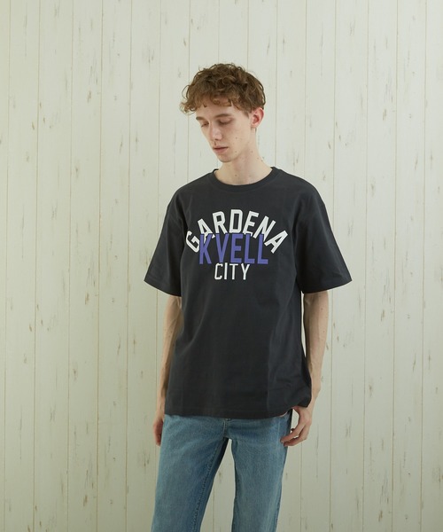 TONE SELECT WEAR(トーンセレクトウェア)の「【TONE BY AS】カレッジプリントTEE(BL)(Tシャツ/カットソー・メンズ・ホワイト/ブルー/スミクロ・MEDIUM/LARGE)」の5枚目の写真