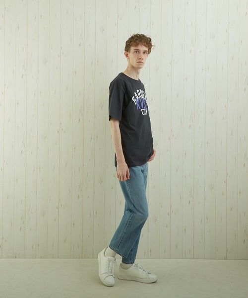 TONE SELECT WEAR(トーンセレクトウェア)の「【TONE BY AS】カレッジプリントTEE(BL)(Tシャツ/カットソー・メンズ・ホワイト/ブルー/スミクロ・MEDIUM/LARGE)」の18枚目の写真