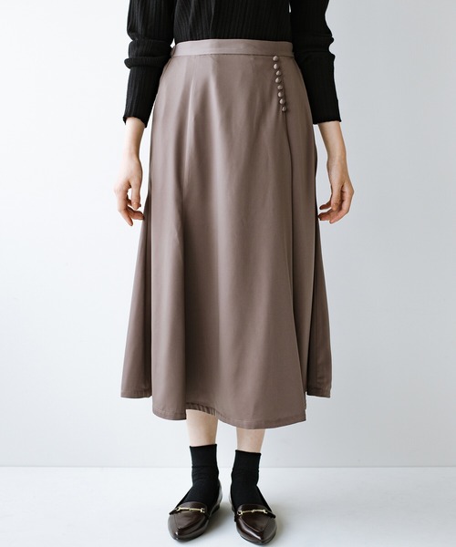 haco!(ハコ)の「【φ】楽ちんなのに女っぽなメリハリシルエットが叶う 大人のサテンマーメイドスカート(スカート・レディース・ベージュ/ブラウン・LARGE/SMALL/MEDIUM/X-LARGE)」の6枚目の写真