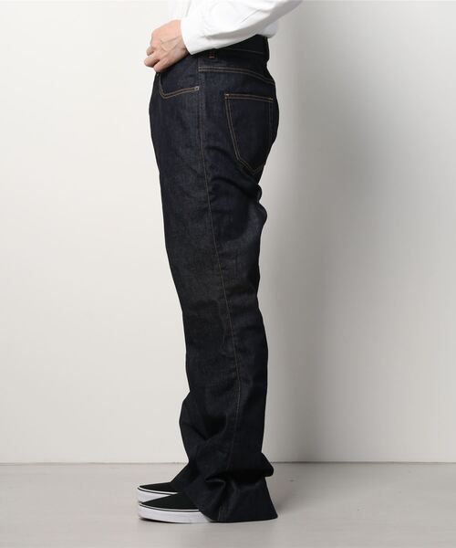 DIESEL(ディーゼル)の「FW21 メンズ デニムパンツ ブーツカット(デニムパンツ・メンズ・インディゴブルー・34inch/30inch/28inch/32inch/26inch/36inch)」の3枚目の写真