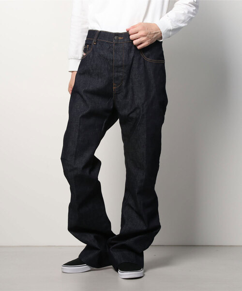 DIESEL(ディーゼル)の「FW21 メンズ デニムパンツ ブーツカット(デニムパンツ・メンズ・インディゴブルー・34inch/30inch/28inch/32inch/26inch/36inch)」の5枚目の写真