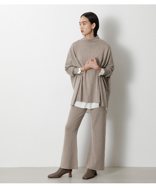 crie conforto（クリーコンフォルト）の「スタンドネックニットポンチョ（ニット/セーター・レディース・ダークグリーン/ベージュ/チャコールグレー/ブラウン・MEDIUM/SMALL）」の3枚目の写真