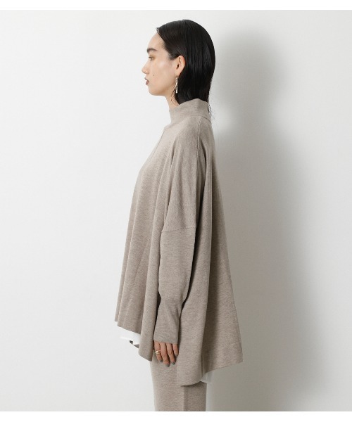 crie conforto（クリーコンフォルト）の「スタンドネックニットポンチョ（ニット/セーター・レディース・ダークグリーン/ベージュ/チャコールグレー/ブラウン・MEDIUM/SMALL）」の8枚目の写真