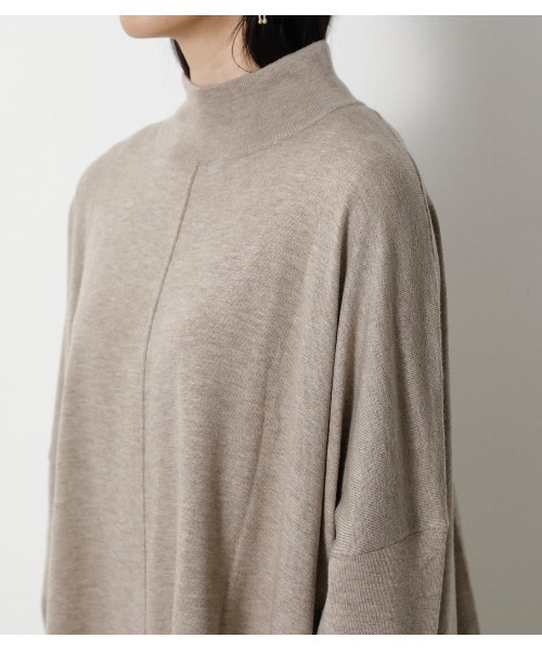 crie conforto（クリーコンフォルト）の「スタンドネックニットポンチョ（ニット/セーター・レディース・ダークグリーン/ベージュ/チャコールグレー/ブラウン・MEDIUM/SMALL）」の10枚目の写真