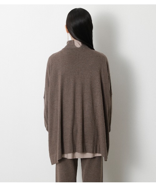 crie conforto（クリーコンフォルト）の「スタンドネックニットポンチョ（ニット/セーター・レディース・ダークグリーン/ベージュ/チャコールグレー/ブラウン・MEDIUM/SMALL）」の17枚目の写真