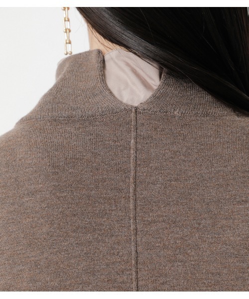 crie conforto（クリーコンフォルト）の「スタンドネックニットポンチョ（ニット/セーター・レディース・ダークグリーン/ベージュ/チャコールグレー/ブラウン・MEDIUM/SMALL）」の19枚目の写真