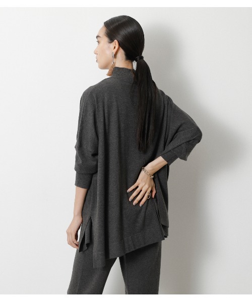 crie conforto（クリーコンフォルト）の「スタンドネックニットポンチョ（ニット/セーター・レディース・ダークグリーン/ベージュ/チャコールグレー/ブラウン・MEDIUM/SMALL）」の22枚目の写真