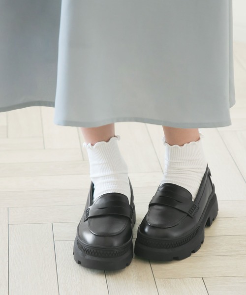 Newlyme（ニューリーミー）の「厚底ブラックローファーパンプス（ローファー・レディース・クリアブラック/ブラック・25cm/24cm/23.5cm/24.5cm/23cm）」の3枚目の写真