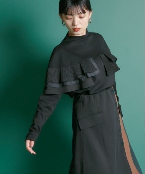 Eimee Law(エイミーロウ)の「ボトルネック フリルショルダーTOPS(Tシャツ/カットソー・レディース・ブラック/チャコールグレー/アイボリー・38)」の3枚目の写真