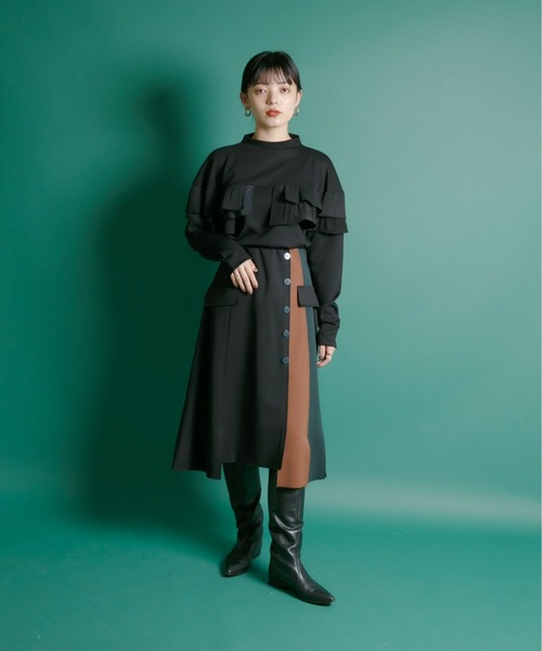 Eimee Law(エイミーロウ)の「ボトルネック フリルショルダーTOPS(Tシャツ/カットソー・レディース・ブラック/チャコールグレー/アイボリー・38)」の4枚目の写真
