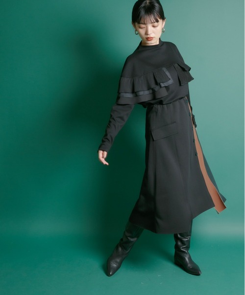 Eimee Law(エイミーロウ)の「ボトルネック フリルショルダーTOPS(Tシャツ/カットソー・レディース・ブラック/チャコールグレー/アイボリー・38)」の5枚目の写真