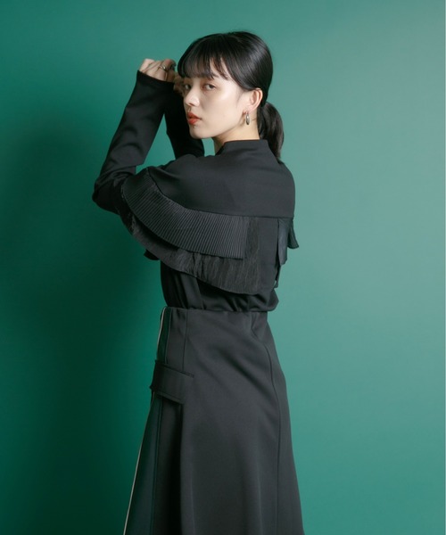 Eimee Law(エイミーロウ)の「ボトルネック フリルショルダーTOPS(Tシャツ/カットソー・レディース・ブラック/チャコールグレー/アイボリー・38)」の10枚目の写真