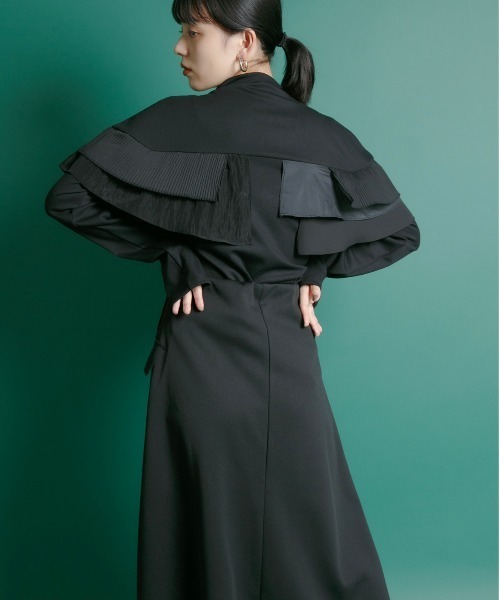 Eimee Law(エイミーロウ)の「ボトルネック フリルショルダーTOPS(Tシャツ/カットソー・レディース・ブラック/チャコールグレー/アイボリー・38)」の11枚目の写真