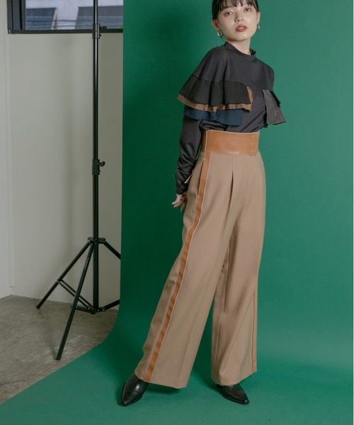 Eimee Law(エイミーロウ)の「ボトルネック フリルショルダーTOPS(Tシャツ/カットソー・レディース・ブラック/チャコールグレー/アイボリー・38)」の16枚目の写真