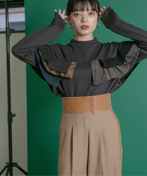 Eimee Law(エイミーロウ)の「ボトルネック フリルショルダーTOPS(Tシャツ/カットソー・レディース・ブラック/チャコールグレー/アイボリー・38)」の19枚目の写真